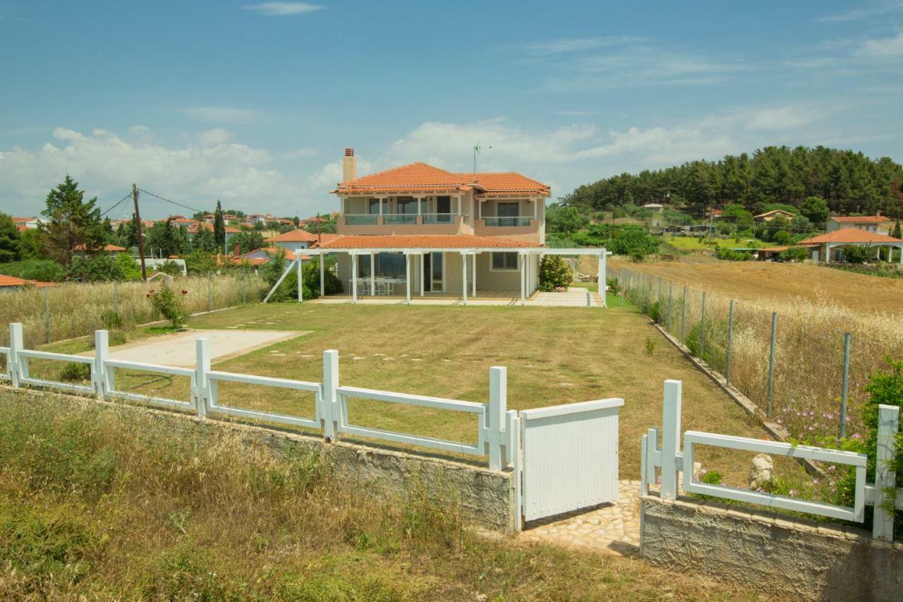 Magnificent Seascape Villa On A Secluded Beach Неа-Муданія Екстер'єр фото